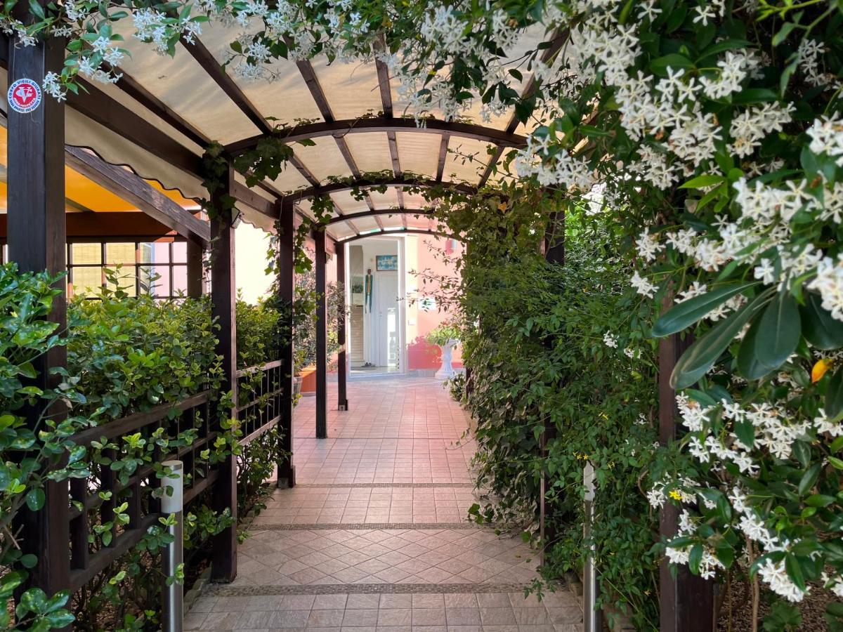 Hotel Ellymar Vada Exterior photo